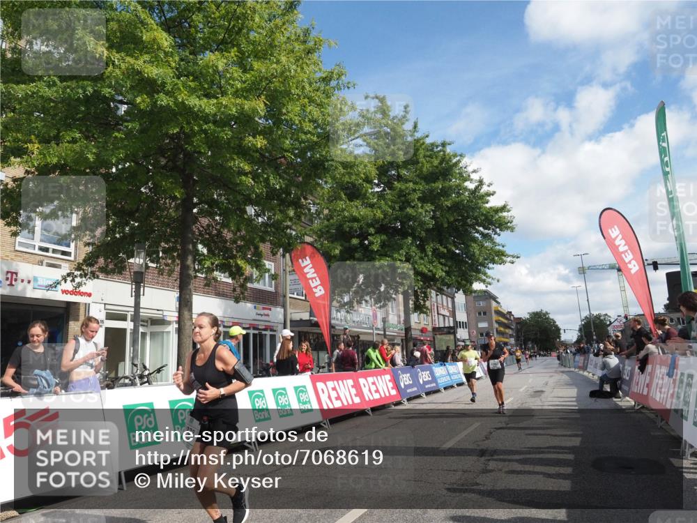 15.09.2024 - PSD Bank Halbmarathon Miley Keyser http://msf.ph/oto/7068619 15.09.2024 12:20:43 Ziel 2128, 2325, 2957, 3032 meine-sportfotos.de