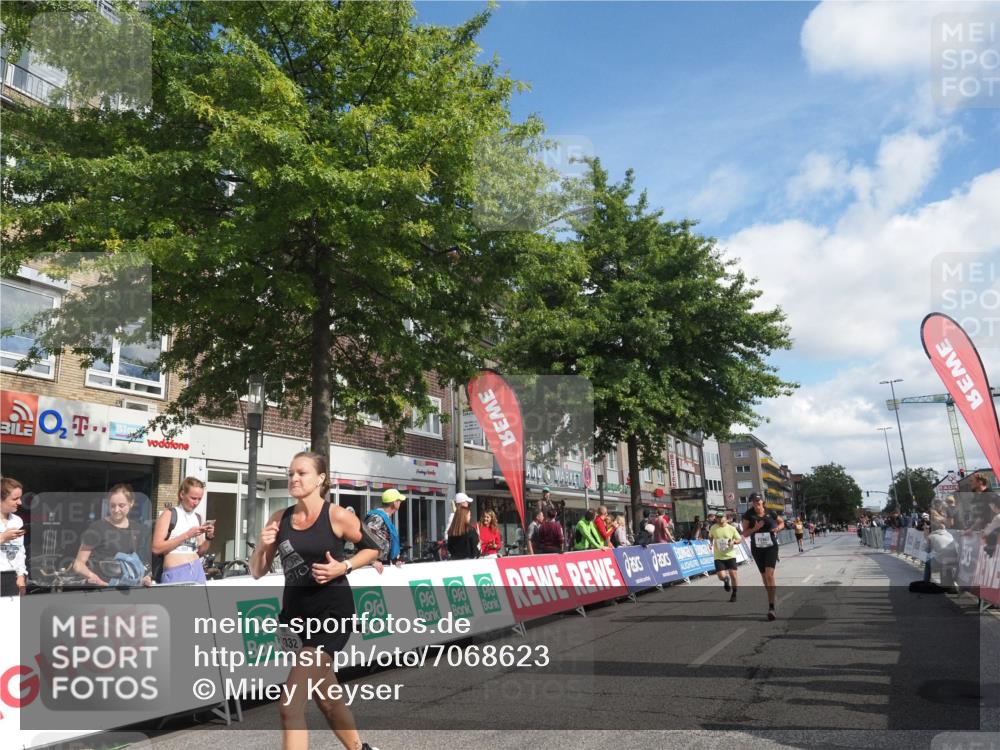 15.09.2024 - PSD Bank Halbmarathon Miley Keyser http://msf.ph/oto/7068623 15.09.2024 12:20:43 Ziel 2128, 2325, 2957, 3032 meine-sportfotos.de