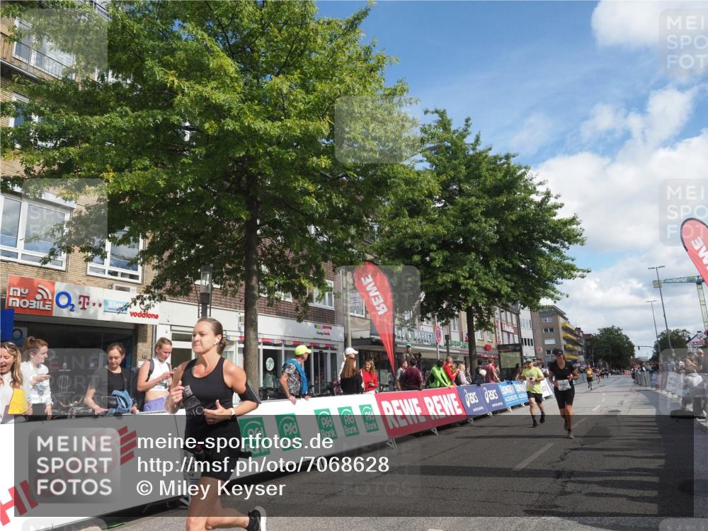 15.09.2024 - PSD Bank Halbmarathon Miley Keyser http://msf.ph/oto/7068628 15.09.2024 12:20:43 Ziel 2128, 2325, 2957, 3032 meine-sportfotos.de