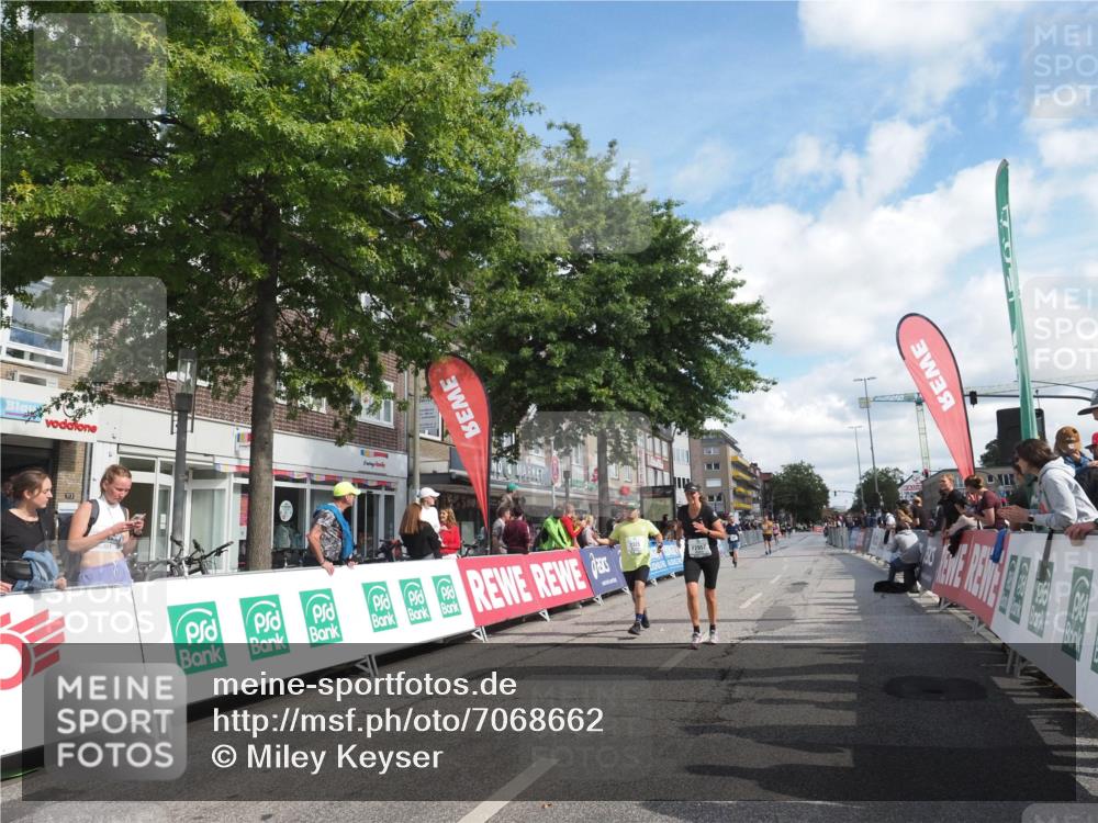 15.09.2024 - PSD Bank Halbmarathon Miley Keyser http://msf.ph/oto/7068662 15.09.2024 12:20:44 Ziel 2128, 2325, 2957, 3032 meine-sportfotos.de