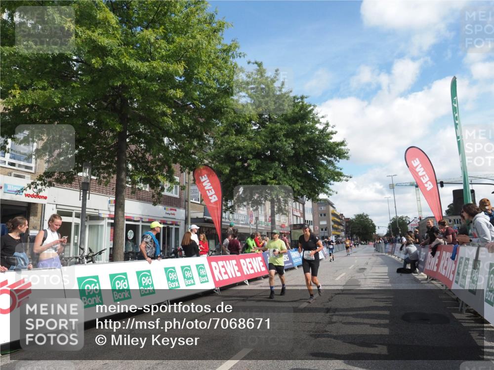 15.09.2024 - PSD Bank Halbmarathon Miley Keyser http://msf.ph/oto/7068671 15.09.2024 12:20:44 Ziel 2128, 2325, 2957, 3032 meine-sportfotos.de
