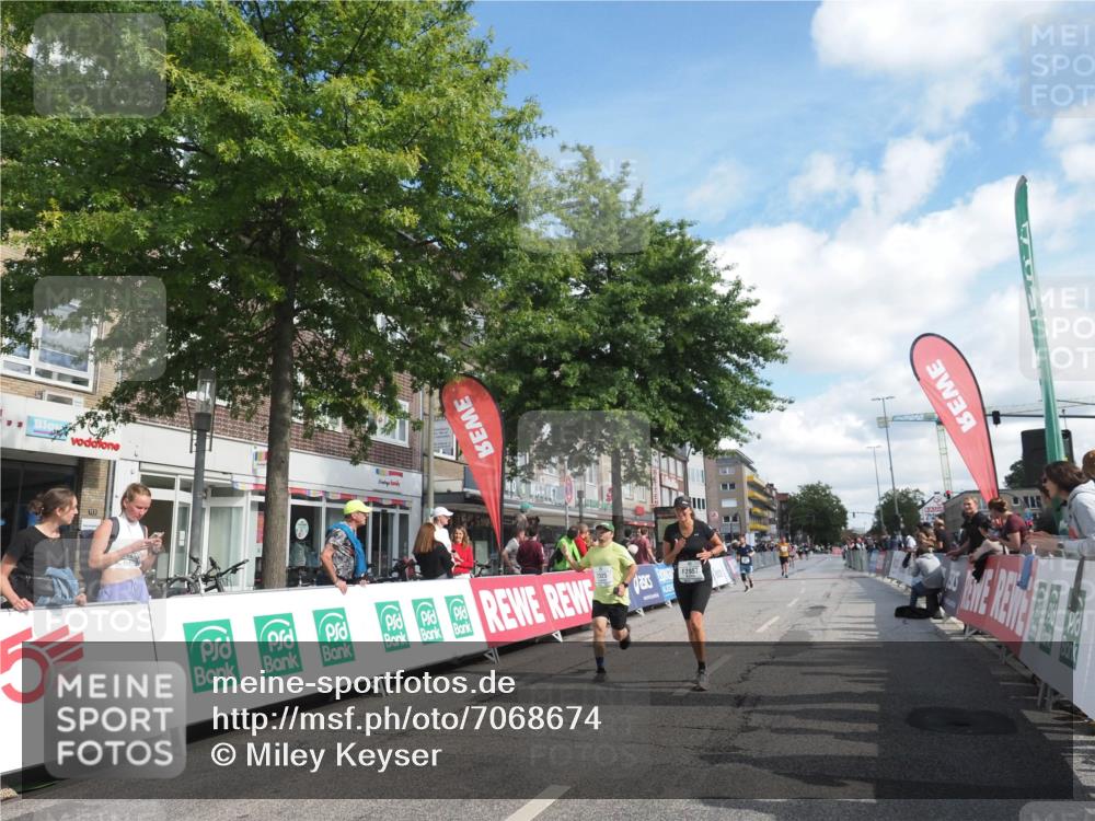 15.09.2024 - PSD Bank Halbmarathon Miley Keyser http://msf.ph/oto/7068674 15.09.2024 12:20:44 Ziel 2128, 2325, 2957, 3032 meine-sportfotos.de