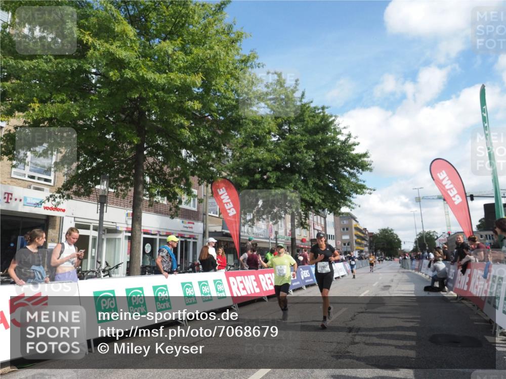 15.09.2024 - PSD Bank Halbmarathon Miley Keyser http://msf.ph/oto/7068679 15.09.2024 12:20:44 Ziel 2128, 2325, 2957, 3032 meine-sportfotos.de