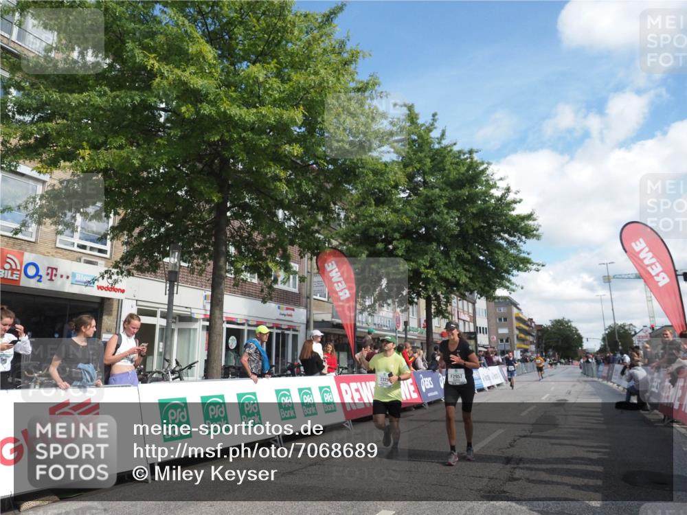 15.09.2024 - PSD Bank Halbmarathon Miley Keyser http://msf.ph/oto/7068689 15.09.2024 12:20:45 Ziel 2128, 2325, 2957, 3032 meine-sportfotos.de
