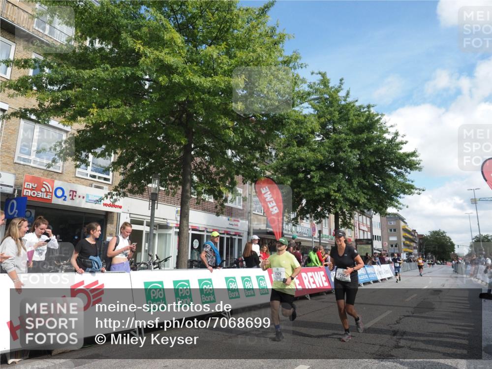 15.09.2024 - PSD Bank Halbmarathon Miley Keyser http://msf.ph/oto/7068699 15.09.2024 12:20:45 Ziel 2128, 2325, 2957, 3032 meine-sportfotos.de