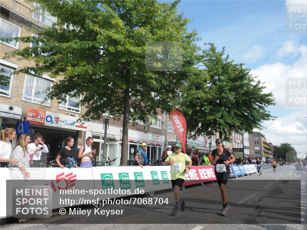 15.09.2024 - PSD Bank Halbmarathon Miley Keyser http://msf.ph/oto/7068704 15.09.2024 12:20:45 Ziel 2128, 2325, 2957, 3032 meine-sportfotos.de