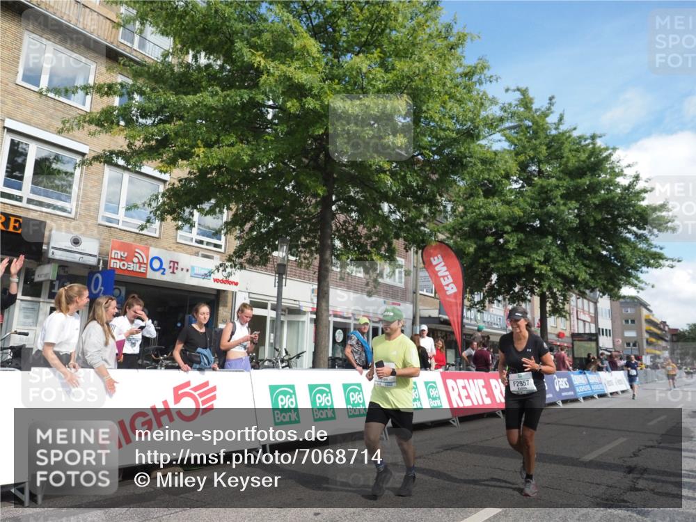 15.09.2024 - PSD Bank Halbmarathon Miley Keyser http://msf.ph/oto/7068714 15.09.2024 12:20:45 Ziel 2128, 2325, 2957, 3032 meine-sportfotos.de