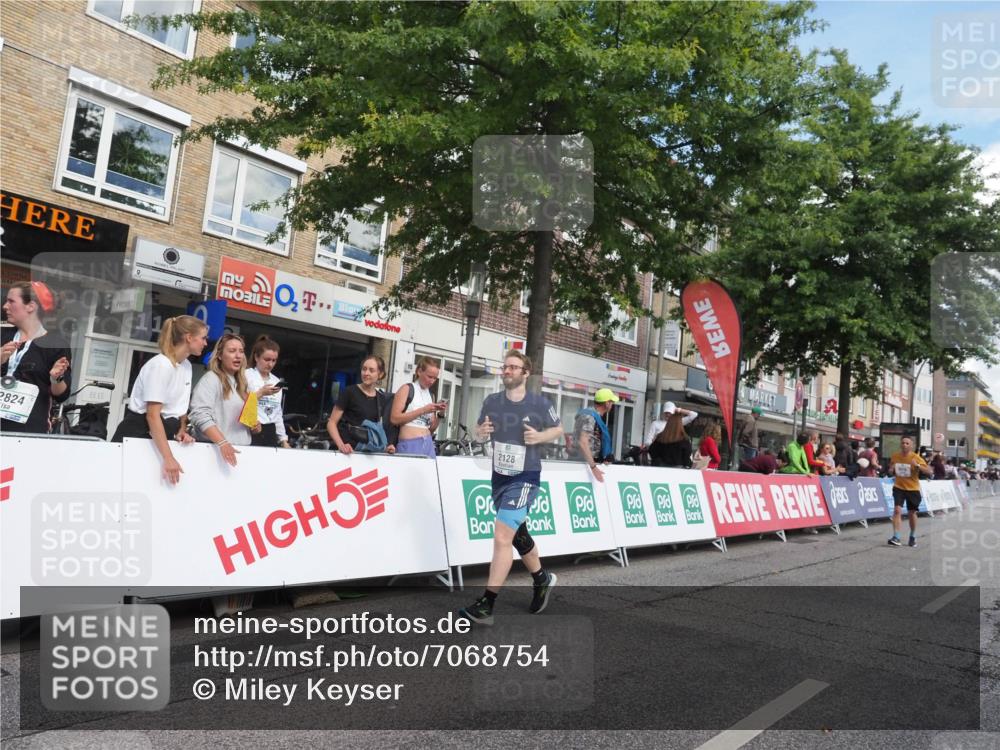 15.09.2024 - PSD Bank Halbmarathon Miley Keyser http://msf.ph/oto/7068754 15.09.2024 12:20:52 Ziel 2070, 2128, 2325, 2957, 3032, 3248 meine-sportfotos.de