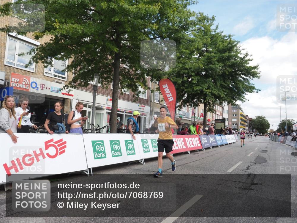 15.09.2024 - PSD Bank Halbmarathon Miley Keyser http://msf.ph/oto/7068769 15.09.2024 12:20:55 Ziel 2070, 2128, 2957, 3248 meine-sportfotos.de