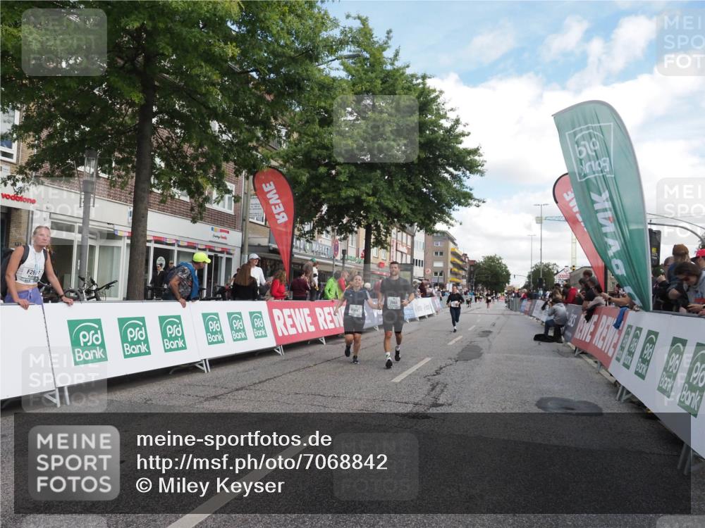 15.09.2024 - PSD Bank Halbmarathon Miley Keyser http://msf.ph/oto/7068842 15.09.2024 12:21:13 Ziel 2066, 3047, 3285 meine-sportfotos.de
