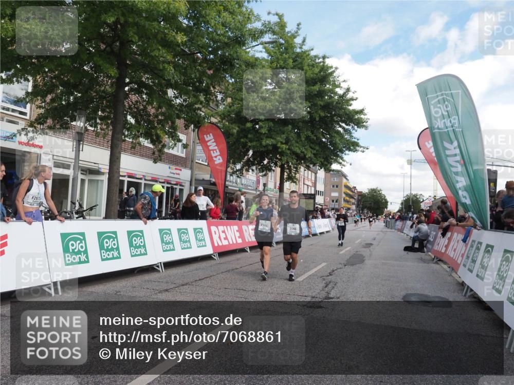 15.09.2024 - PSD Bank Halbmarathon Miley Keyser http://msf.ph/oto/7068861 15.09.2024 12:21:14 Ziel 2066, 3047, 3285 meine-sportfotos.de