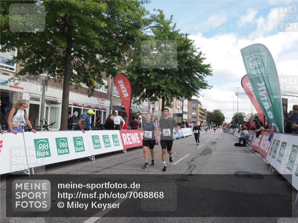 15.09.2024 - PSD Bank Halbmarathon Miley Keyser http://msf.ph/oto/7068868 15.09.2024 12:21:14 Ziel 2066, 3047, 3285 meine-sportfotos.de