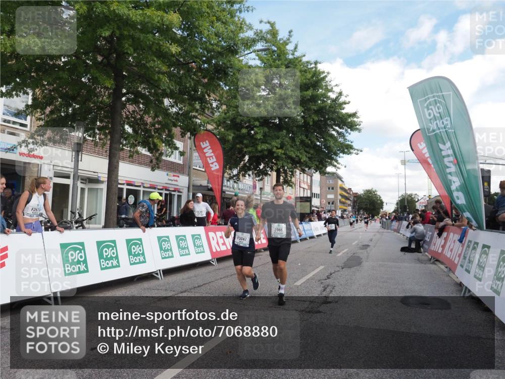 15.09.2024 - PSD Bank Halbmarathon Miley Keyser http://msf.ph/oto/7068880 15.09.2024 12:21:14 Ziel 2066, 3047, 3285 meine-sportfotos.de