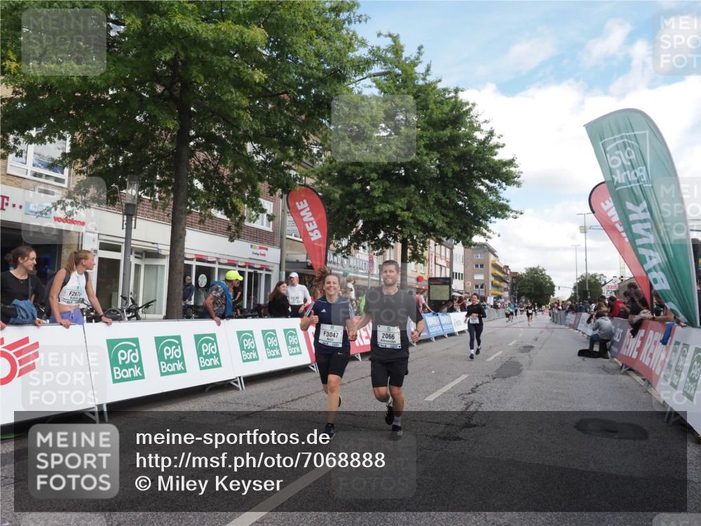 15.09.2024 - PSD Bank Halbmarathon Miley Keyser http://msf.ph/oto/7068888 15.09.2024 12:21:14 Ziel 2066, 3047, 3285 meine-sportfotos.de