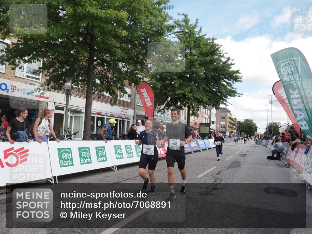 15.09.2024 - PSD Bank Halbmarathon Miley Keyser http://msf.ph/oto/7068891 15.09.2024 12:21:14 Ziel 2066, 3047, 3285 meine-sportfotos.de