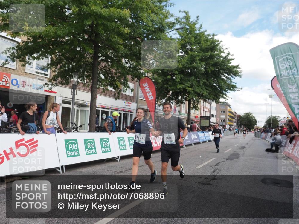 15.09.2024 - PSD Bank Halbmarathon Miley Keyser http://msf.ph/oto/7068896 15.09.2024 12:21:15 Ziel 2066, 3047, 3285 meine-sportfotos.de
