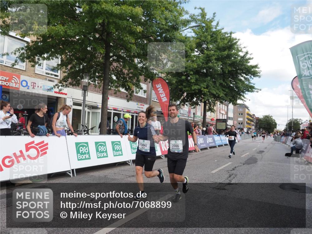 15.09.2024 - PSD Bank Halbmarathon Miley Keyser http://msf.ph/oto/7068899 15.09.2024 12:21:15 Ziel 2066, 3047, 3285 meine-sportfotos.de
