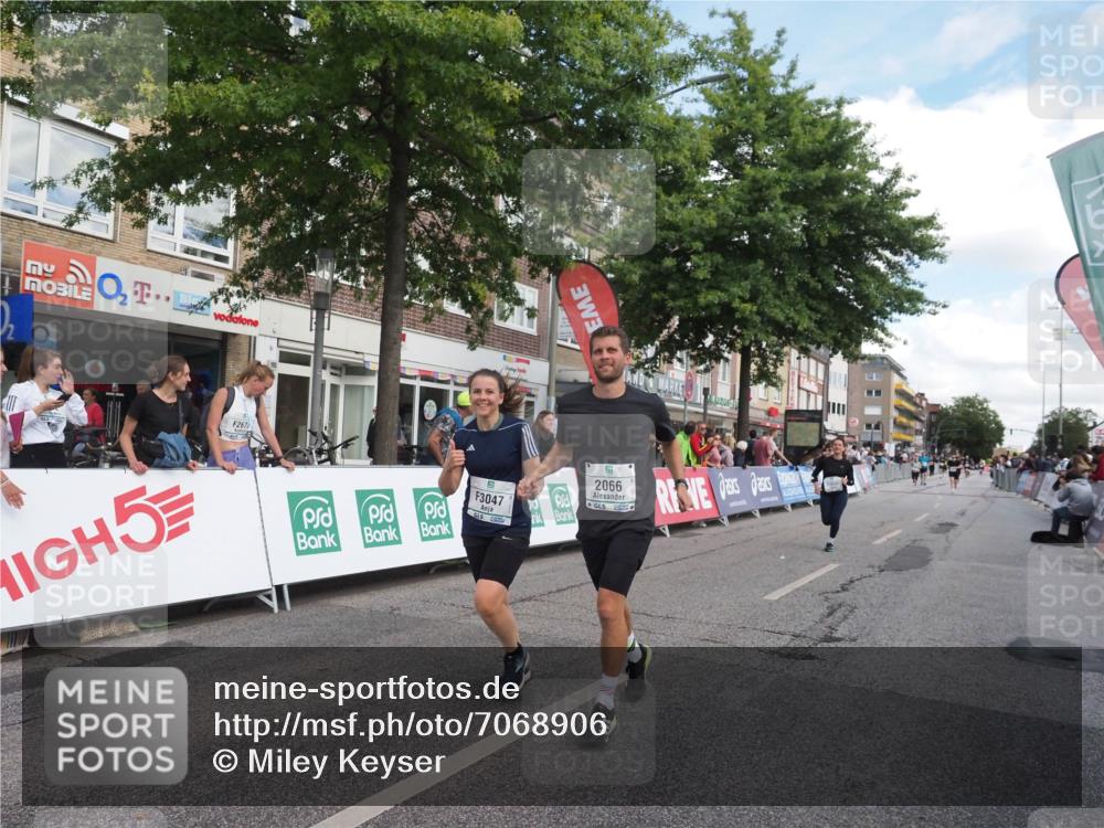 15.09.2024 - PSD Bank Halbmarathon Miley Keyser http://msf.ph/oto/7068906 15.09.2024 12:21:15 Ziel 2066, 3047, 3285 meine-sportfotos.de