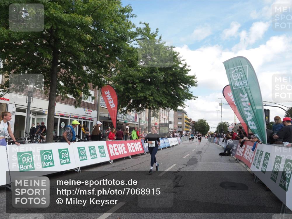 15.09.2024 - PSD Bank Halbmarathon Miley Keyser http://msf.ph/oto/7068915 15.09.2024 12:21:16 Ziel 2066, 2404, 3047, 3069, 3285 meine-sportfotos.de
