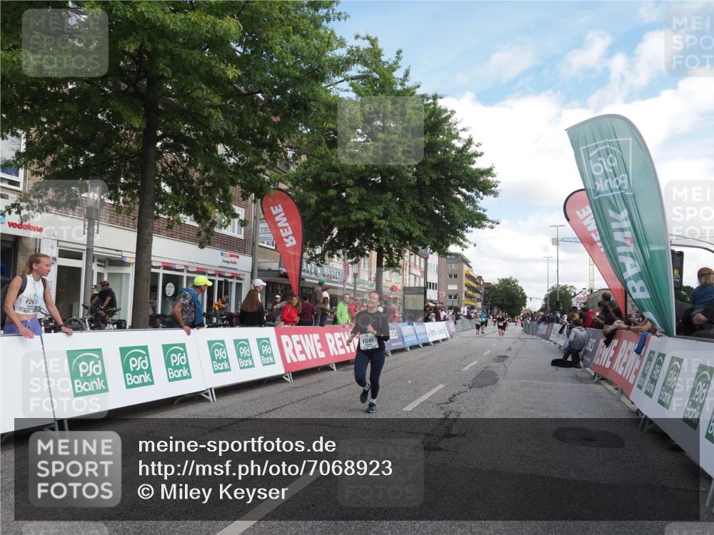15.09.2024 - PSD Bank Halbmarathon Miley Keyser http://msf.ph/oto/7068923 15.09.2024 12:21:16 Ziel 2066, 2404, 3047, 3069, 3285 meine-sportfotos.de