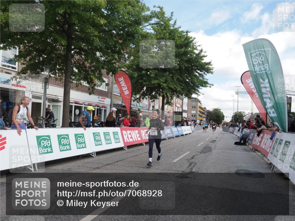 15.09.2024 - PSD Bank Halbmarathon Miley Keyser http://msf.ph/oto/7068928 15.09.2024 12:21:16 Ziel 2066, 2404, 3047, 3069, 3285 meine-sportfotos.de