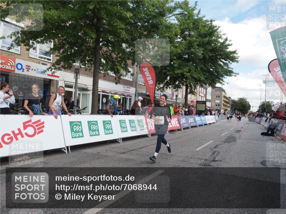 15.09.2024 - PSD Bank Halbmarathon Miley Keyser http://msf.ph/oto/7068944 15.09.2024 12:21:17 Ziel 2066, 2404, 2698, 3047, 3069, 3285 meine-sportfotos.de