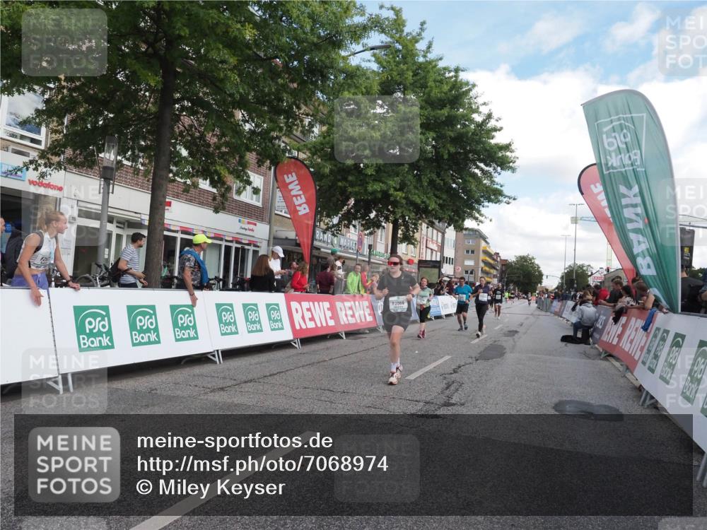 15.09.2024 - PSD Bank Halbmarathon Miley Keyser http://msf.ph/oto/7068974 15.09.2024 12:21:25 Ziel 2066, 2256, 2379, 2404, 2698, 3047, 3069, 3285, 3555 meine-sportfotos.de