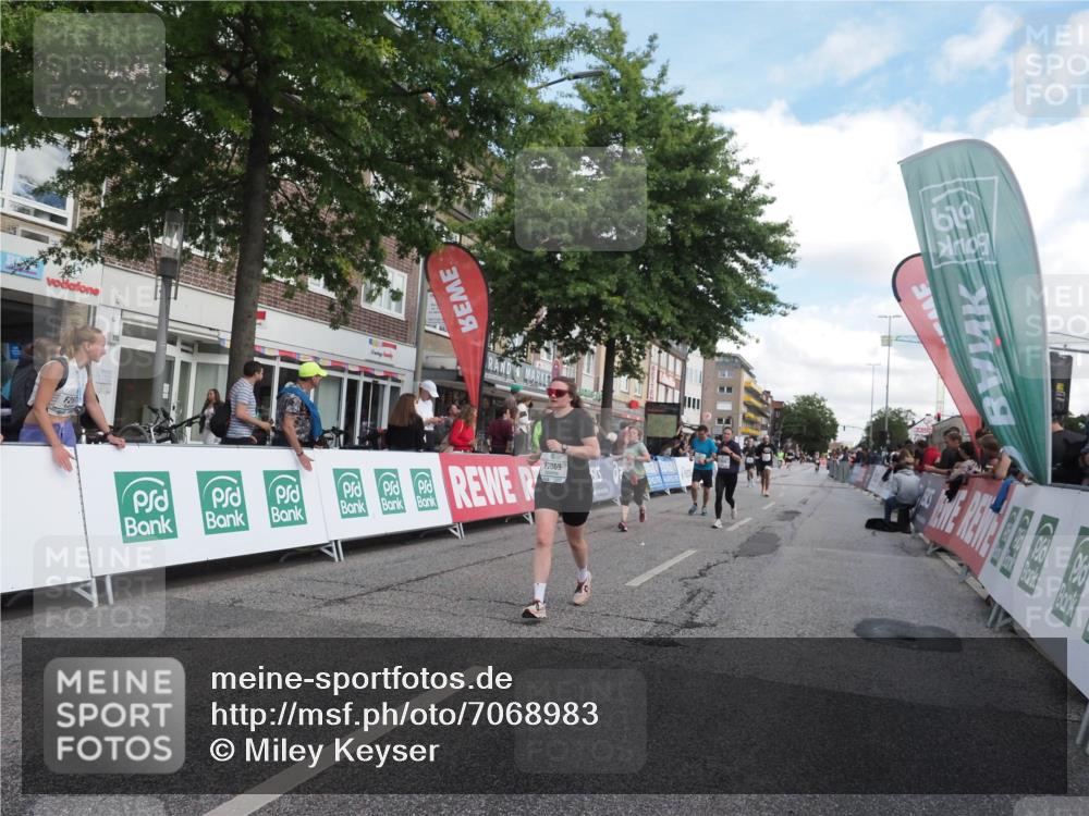 15.09.2024 - PSD Bank Halbmarathon Miley Keyser http://msf.ph/oto/7068983 15.09.2024 12:21:25 Ziel 2066, 2256, 2379, 2404, 2698, 3047, 3069, 3285, 3555 meine-sportfotos.de