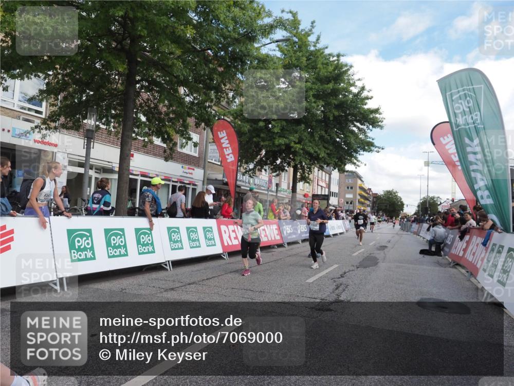 15.09.2024 - PSD Bank Halbmarathon Miley Keyser http://msf.ph/oto/7069000 15.09.2024 12:21:27 Ziel 2066, 2254, 2256, 2379, 2404, 2698, 3047, 3069, 3285, 3555 meine-sportfotos.de