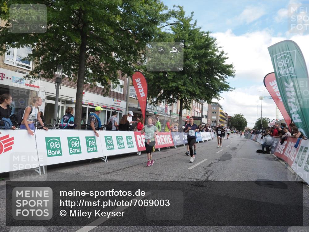 15.09.2024 - PSD Bank Halbmarathon Miley Keyser http://msf.ph/oto/7069003 15.09.2024 12:21:27 Ziel 2066, 2254, 2256, 2379, 2404, 2698, 3047, 3069, 3285, 3555 meine-sportfotos.de