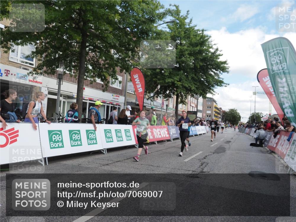 15.09.2024 - PSD Bank Halbmarathon Miley Keyser http://msf.ph/oto/7069007 15.09.2024 12:21:27 Ziel 2066, 2254, 2256, 2379, 2404, 2698, 3047, 3069, 3285, 3555 meine-sportfotos.de