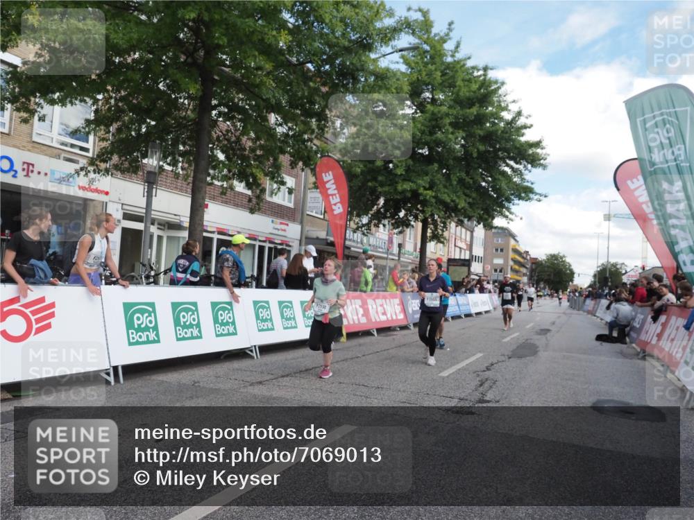 15.09.2024 - PSD Bank Halbmarathon Miley Keyser http://msf.ph/oto/7069013 15.09.2024 12:21:27 Ziel 2066, 2254, 2256, 2379, 2404, 2698, 3047, 3069, 3285, 3555 meine-sportfotos.de