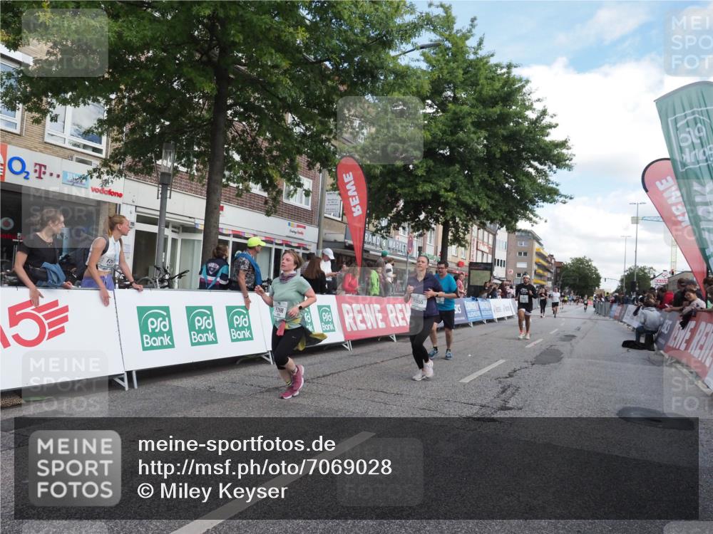 15.09.2024 - PSD Bank Halbmarathon Miley Keyser http://msf.ph/oto/7069028 15.09.2024 12:21:27 Ziel 2066, 2254, 2256, 2379, 2404, 2698, 3047, 3069, 3285, 3555 meine-sportfotos.de