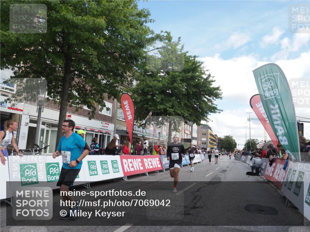 15.09.2024 - PSD Bank Halbmarathon Miley Keyser http://msf.ph/oto/7069042 15.09.2024 12:21:29 Ziel 2254, 2256, 2379, 2404, 2698, 3069, 3285, 3555 meine-sportfotos.de
