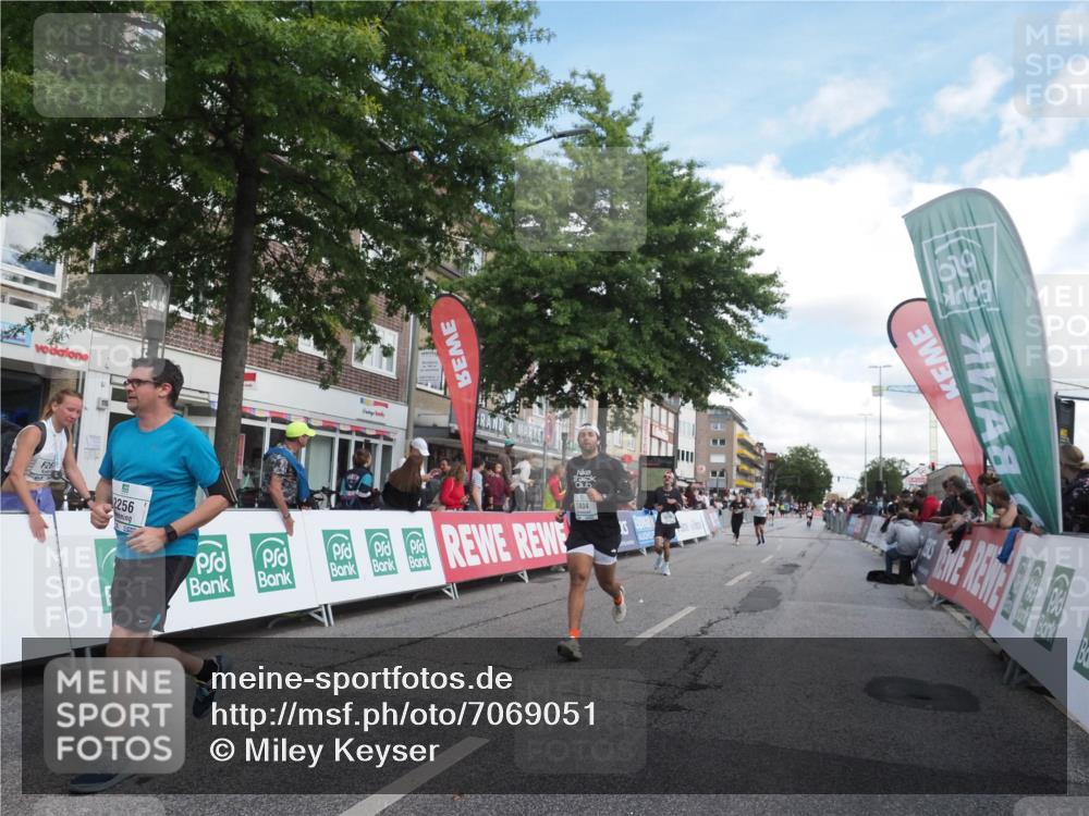 15.09.2024 - PSD Bank Halbmarathon Miley Keyser http://msf.ph/oto/7069051 15.09.2024 12:21:29 Ziel 2254, 2256, 2379, 2404, 2698, 3069, 3285, 3555 meine-sportfotos.de