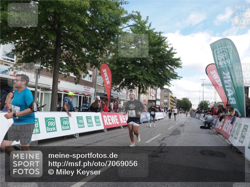 15.09.2024 - PSD Bank Halbmarathon Miley Keyser http://msf.ph/oto/7069056 15.09.2024 12:21:30 Ziel 2254, 2256, 2379, 2404, 2698, 3069, 3555 meine-sportfotos.de
