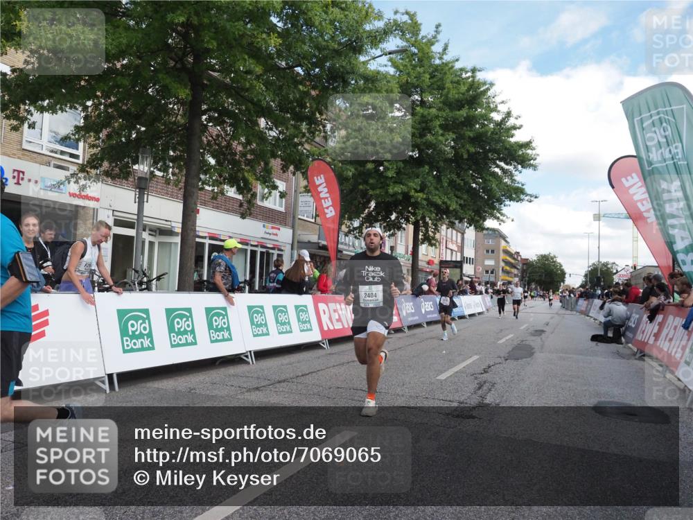 15.09.2024 - PSD Bank Halbmarathon Miley Keyser http://msf.ph/oto/7069065 15.09.2024 12:21:30 Ziel 2254, 2256, 2379, 2404, 2698, 3069, 3555 meine-sportfotos.de