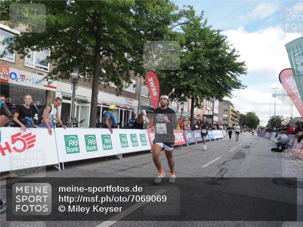 15.09.2024 - PSD Bank Halbmarathon Miley Keyser http://msf.ph/oto/7069069 15.09.2024 12:21:30 Ziel 2254, 2256, 2379, 2404, 2698, 3069, 3555 meine-sportfotos.de