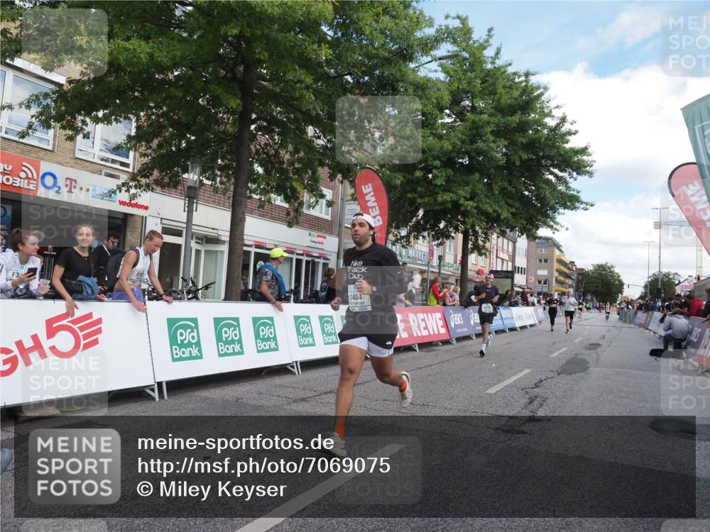 15.09.2024 - PSD Bank Halbmarathon Miley Keyser http://msf.ph/oto/7069075 15.09.2024 12:21:30 Ziel 2254, 2256, 2379, 2404, 2698, 3069, 3555 meine-sportfotos.de