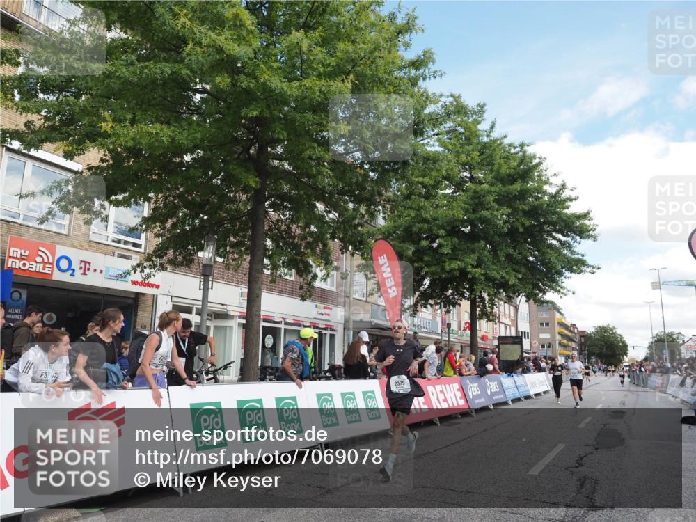 15.09.2024 - PSD Bank Halbmarathon Miley Keyser http://msf.ph/oto/7069078 15.09.2024 12:21:32 Ziel 2254, 2256, 2379, 2404, 2698, 3069, 3269, 3555 meine-sportfotos.de