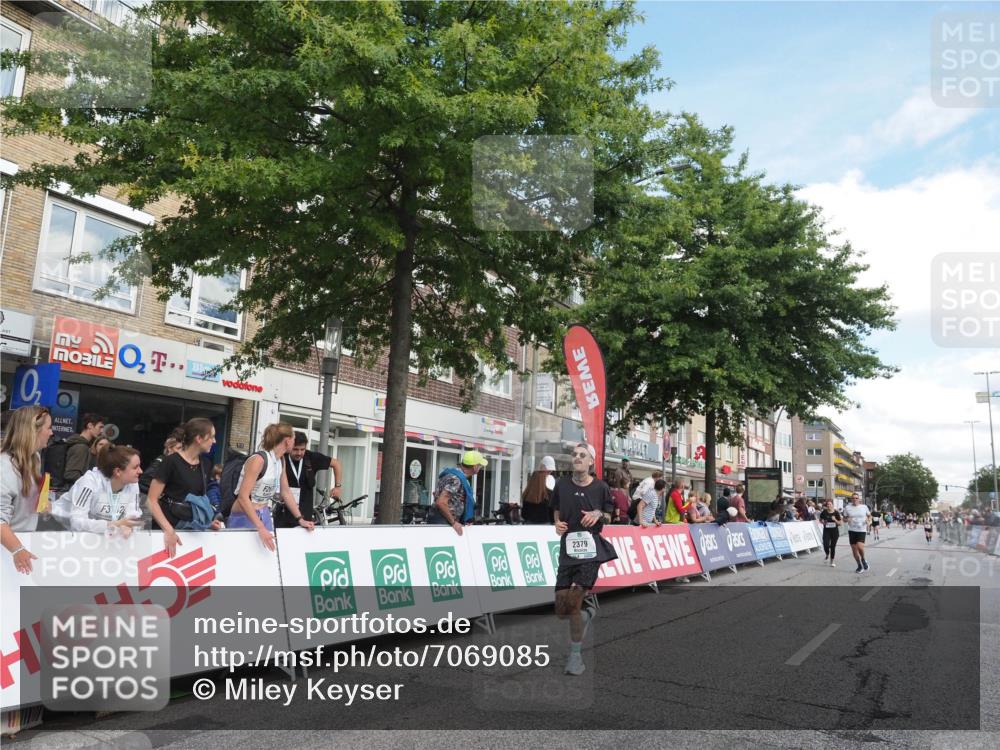 15.09.2024 - PSD Bank Halbmarathon Miley Keyser http://msf.ph/oto/7069085 15.09.2024 12:21:32 Ziel 2254, 2256, 2379, 2404, 2698, 3069, 3269, 3555 meine-sportfotos.de