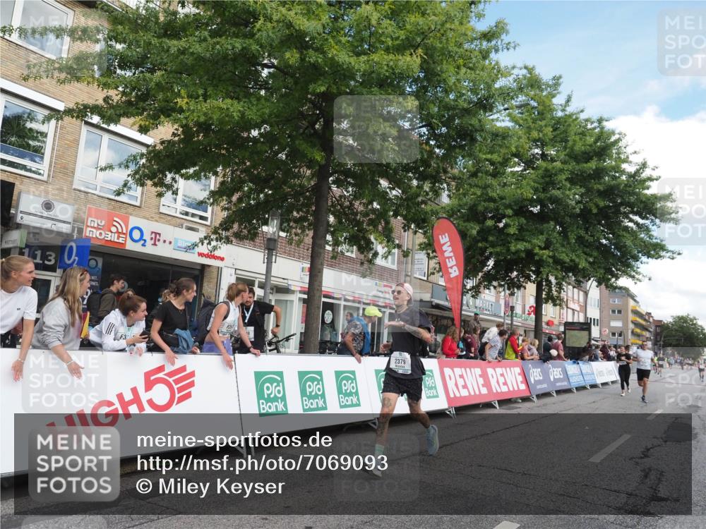 15.09.2024 - PSD Bank Halbmarathon Miley Keyser http://msf.ph/oto/7069093 15.09.2024 12:21:32 Ziel 2254, 2256, 2379, 2404, 2698, 3069, 3269, 3555 meine-sportfotos.de