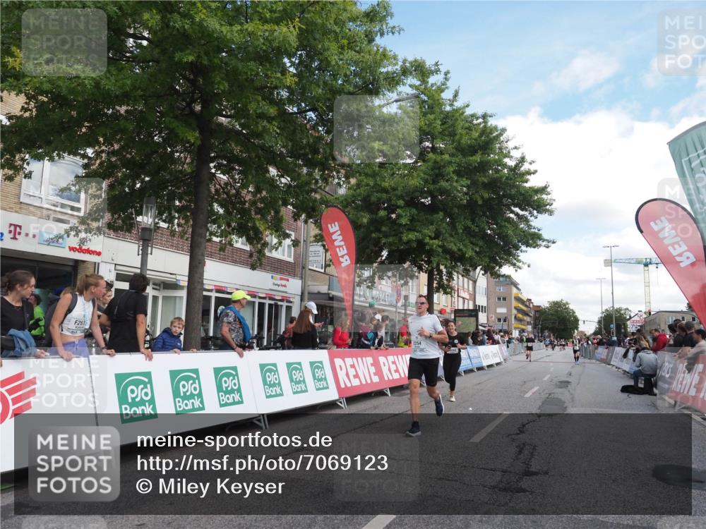 15.09.2024 - PSD Bank Halbmarathon Miley Keyser http://msf.ph/oto/7069123 15.09.2024 12:21:35 Ziel 2254, 2256, 2379, 2404, 2698, 2951, 3069, 3269, 3275, 3555 meine-sportfotos.de