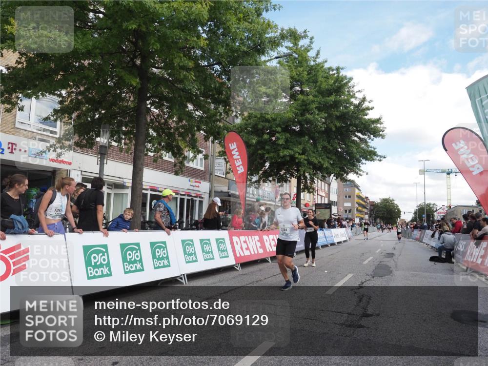 15.09.2024 - PSD Bank Halbmarathon Miley Keyser http://msf.ph/oto/7069129 15.09.2024 12:21:35 Ziel 2254, 2256, 2379, 2404, 2698, 2951, 3069, 3269, 3275, 3555 meine-sportfotos.de