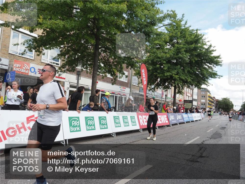 15.09.2024 - PSD Bank Halbmarathon Miley Keyser http://msf.ph/oto/7069161 15.09.2024 12:21:37 Ziel 2254, 2256, 2379, 2404, 2698, 2951, 3069, 3269, 3275, 3555 meine-sportfotos.de