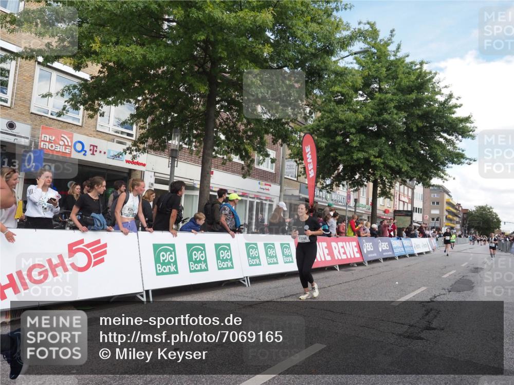 15.09.2024 - PSD Bank Halbmarathon Miley Keyser http://msf.ph/oto/7069165 15.09.2024 12:21:37 Ziel 2254, 2256, 2379, 2404, 2698, 2951, 3069, 3269, 3275, 3555 meine-sportfotos.de