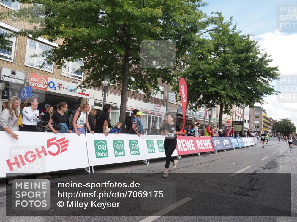 15.09.2024 - PSD Bank Halbmarathon Miley Keyser http://msf.ph/oto/7069175 15.09.2024 12:21:38 Ziel 2254, 2256, 2379, 2404, 2698, 2951, 3069, 3269, 3275, 3555 meine-sportfotos.de
