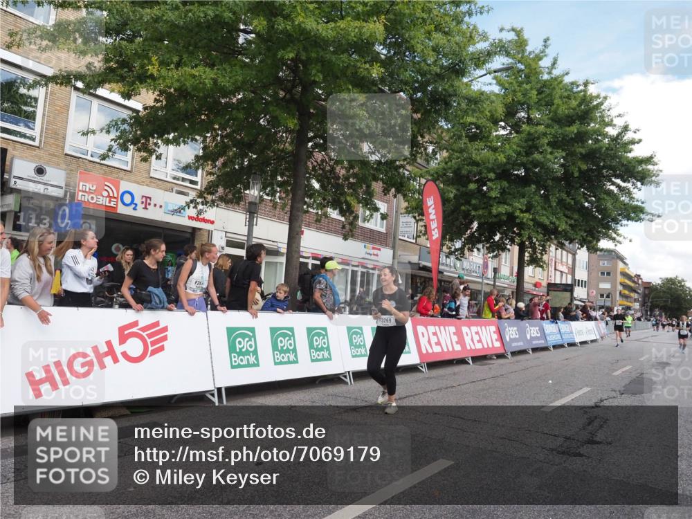 15.09.2024 - PSD Bank Halbmarathon Miley Keyser http://msf.ph/oto/7069179 15.09.2024 12:21:38 Ziel 2254, 2256, 2379, 2404, 2698, 2951, 3069, 3269, 3275, 3555 meine-sportfotos.de