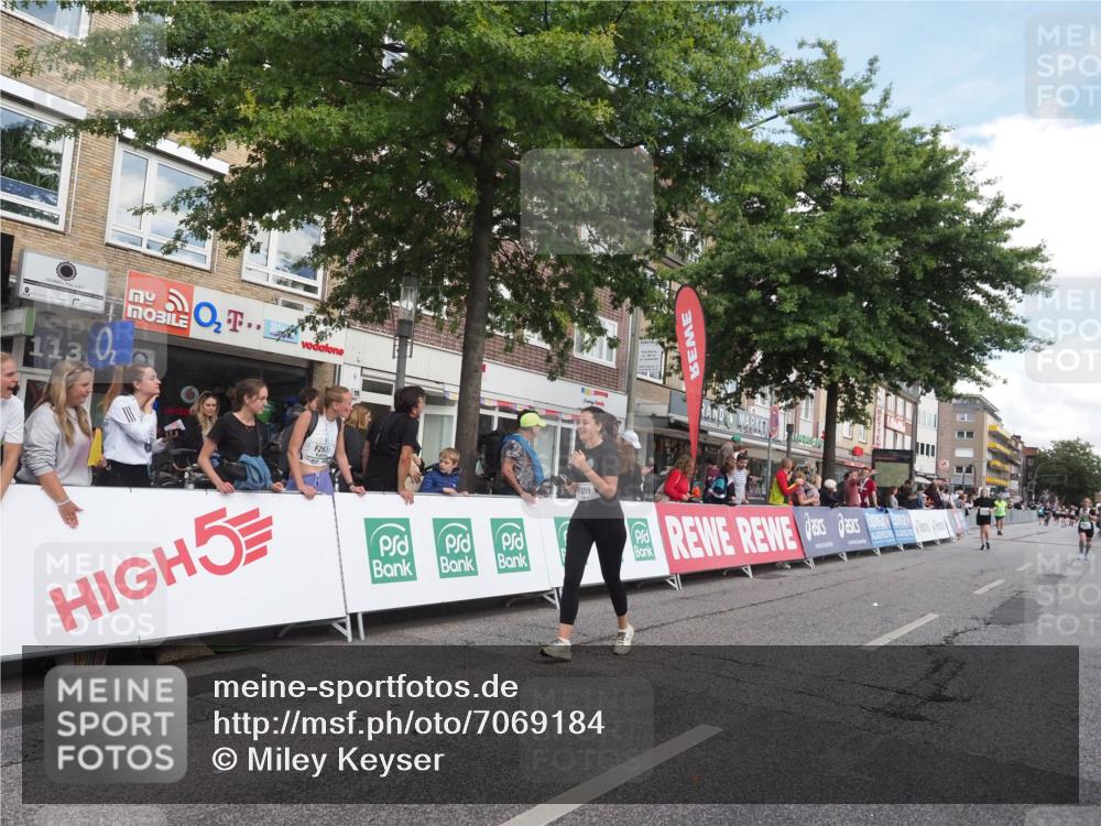 15.09.2024 - PSD Bank Halbmarathon Miley Keyser http://msf.ph/oto/7069184 15.09.2024 12:21:38 Ziel 2254, 2256, 2379, 2404, 2698, 2951, 3069, 3269, 3275, 3555 meine-sportfotos.de