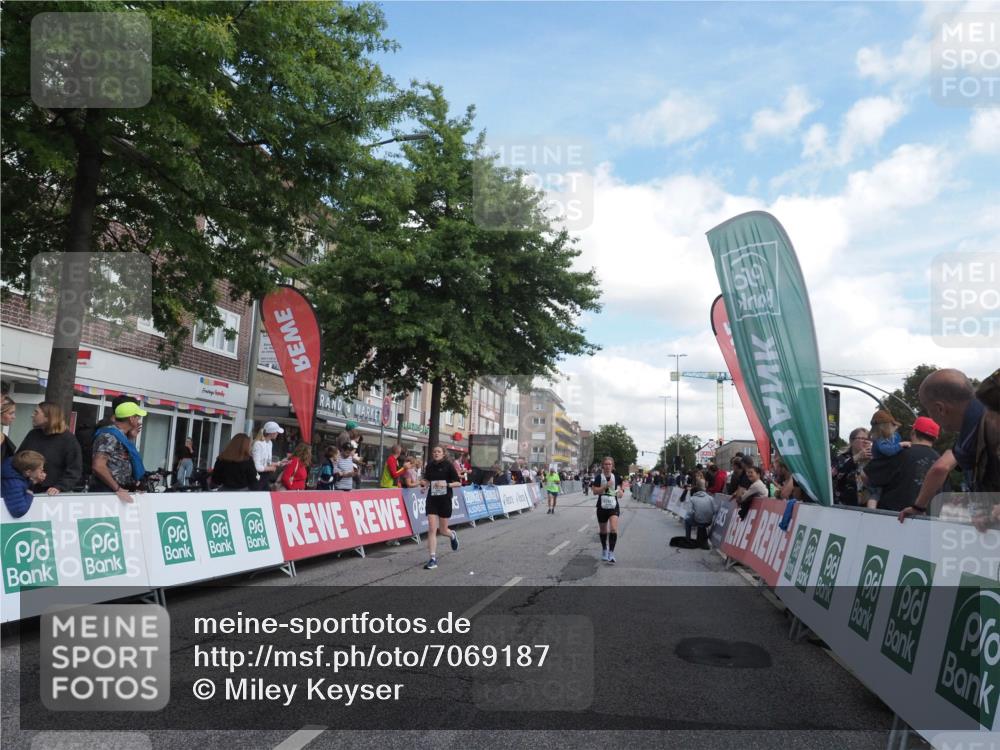 15.09.2024 - PSD Bank Halbmarathon Miley Keyser http://msf.ph/oto/7069187 15.09.2024 12:21:42 Ziel 2131, 2254, 2256, 2951, 3269, 3275 meine-sportfotos.de